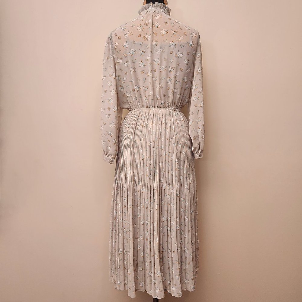 Uniqlo Pleated Chiffon Dress - Picture 6 of 14